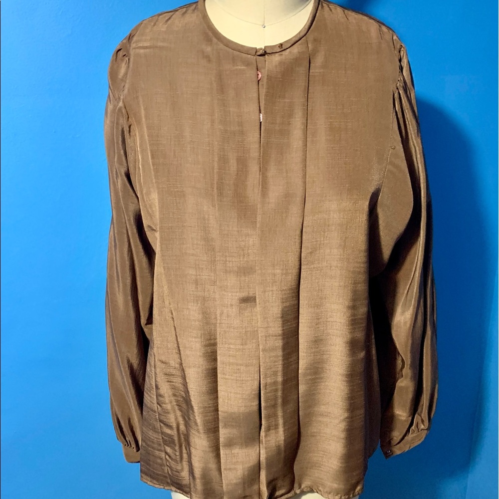 Vintage Schrader sport blouse BUTTON AT NECKLINE MISSING please see photos.